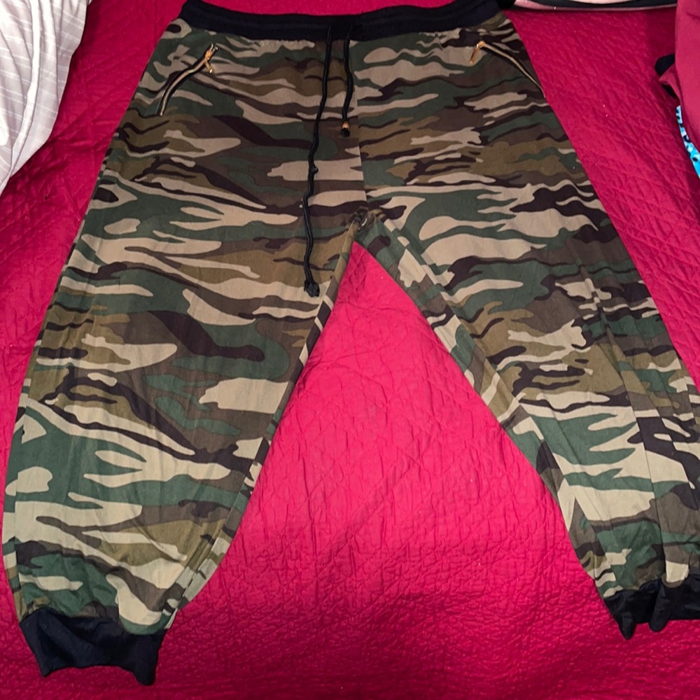 Camouflage Cargo Capri Pants